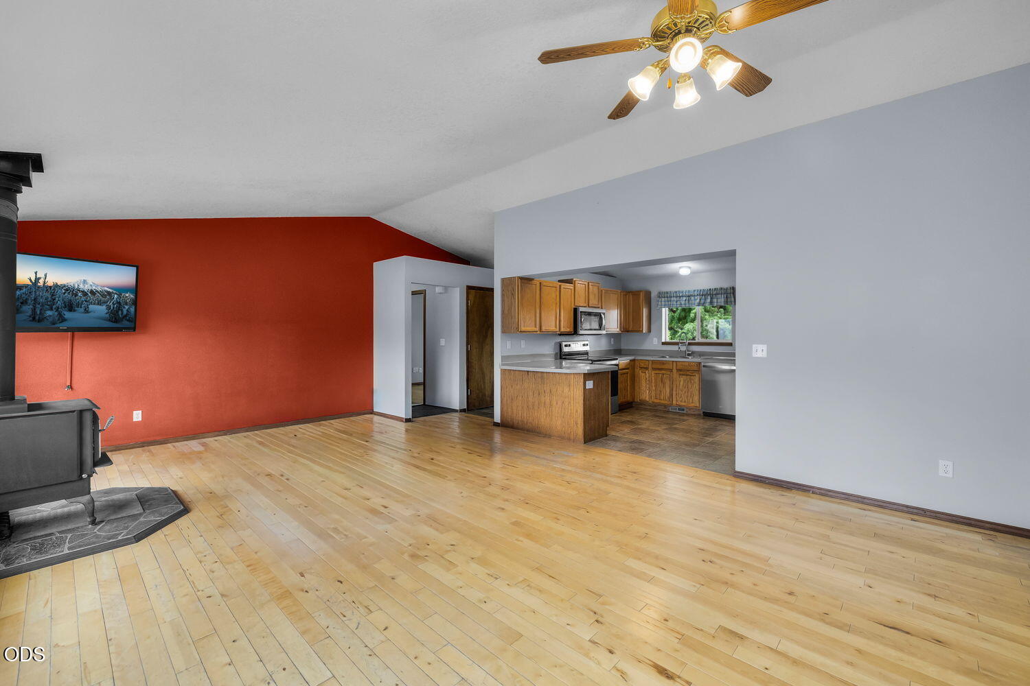 Photo of 1287 NE Mountain Ash Road 6 of 30