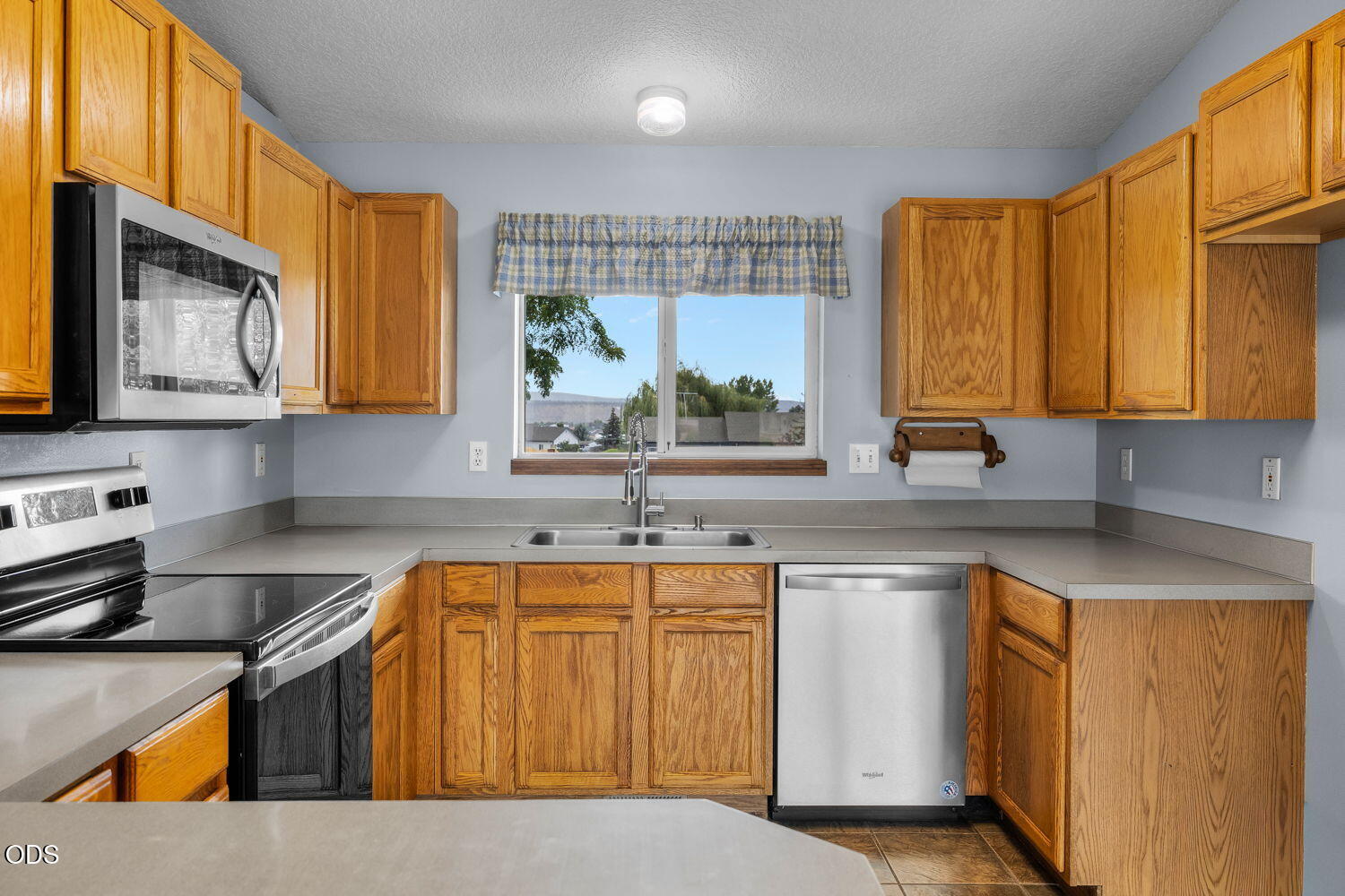 Photo of 1287 NE Mountain Ash Road 9 of 30