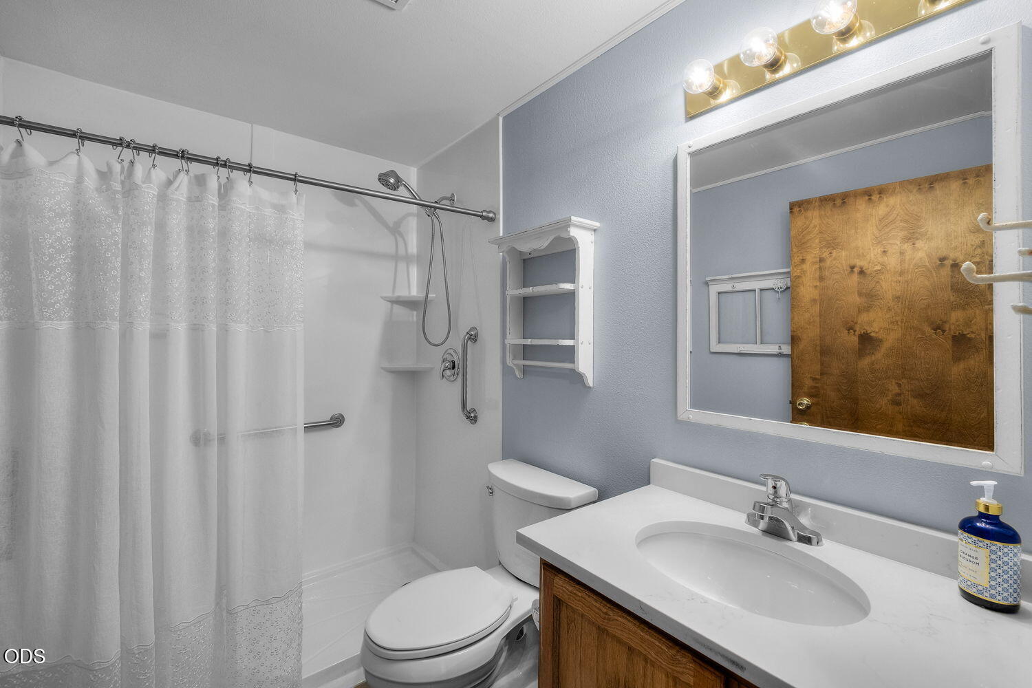 Photo of 1287 NE Mountain Ash Road 13 of 30