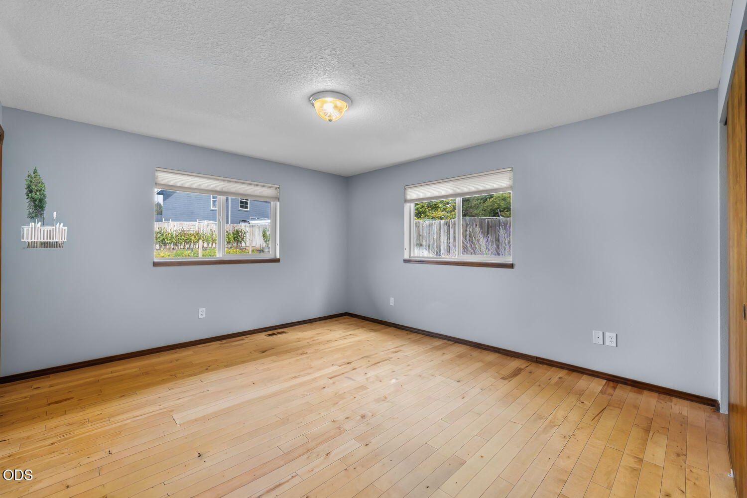 Photo of 1287 NE Mountain Ash Road 14 of 30