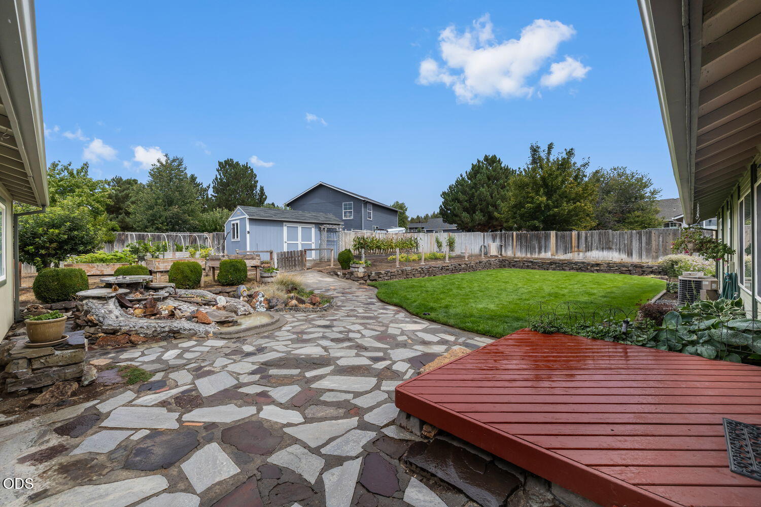 Photo of 1287 NE Mountain Ash Road 17 of 30