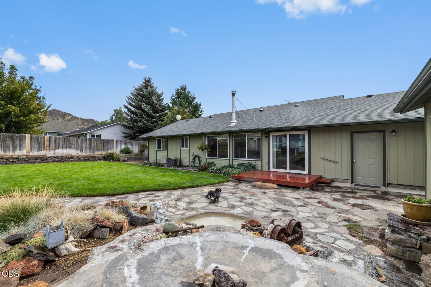 Photo of 1287 NE Mountain Ash Road 18 of 30