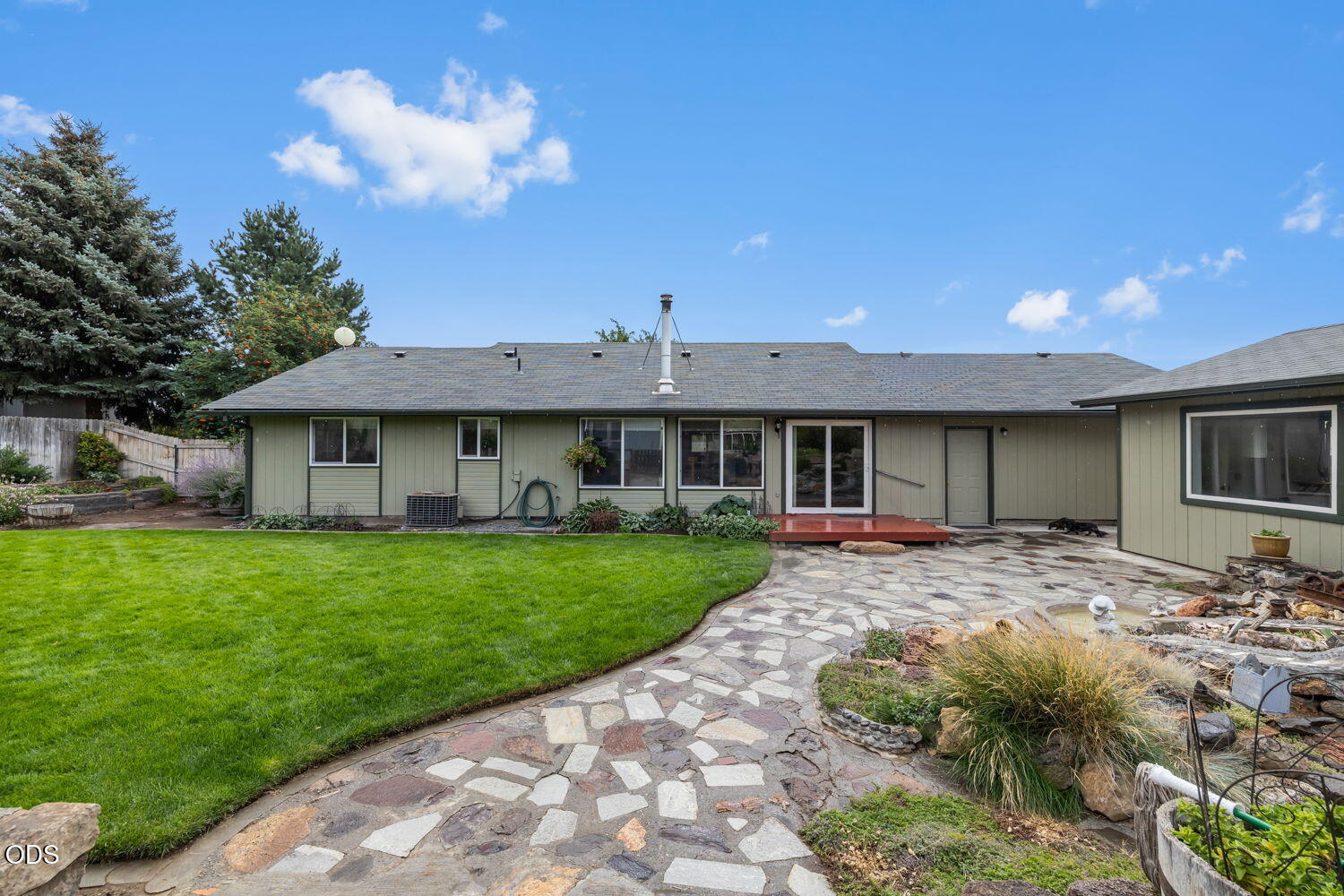 Photo of 1287 NE Mountain Ash Road 19 of 30