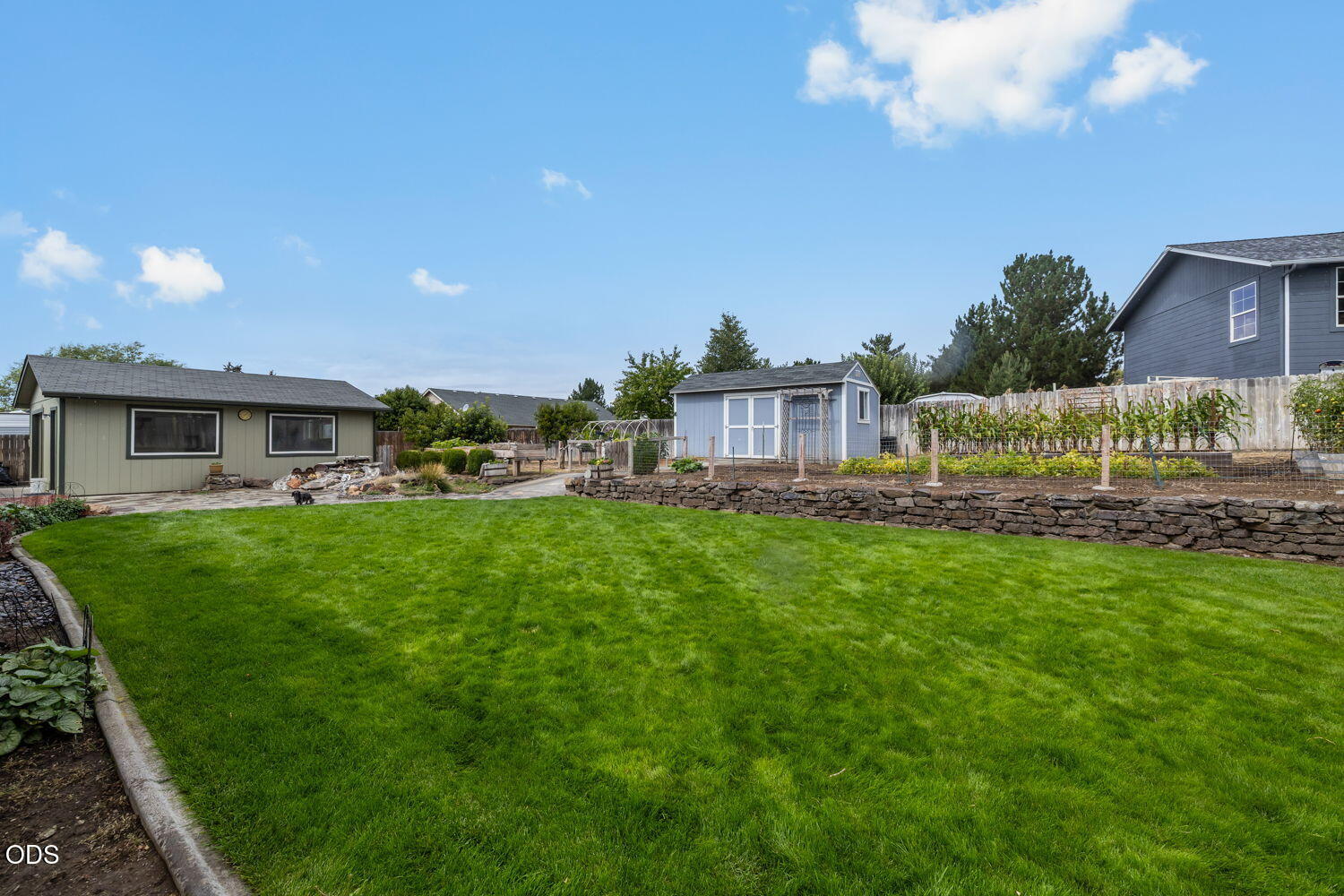Photo of 1287 NE Mountain Ash Road 20 of 30