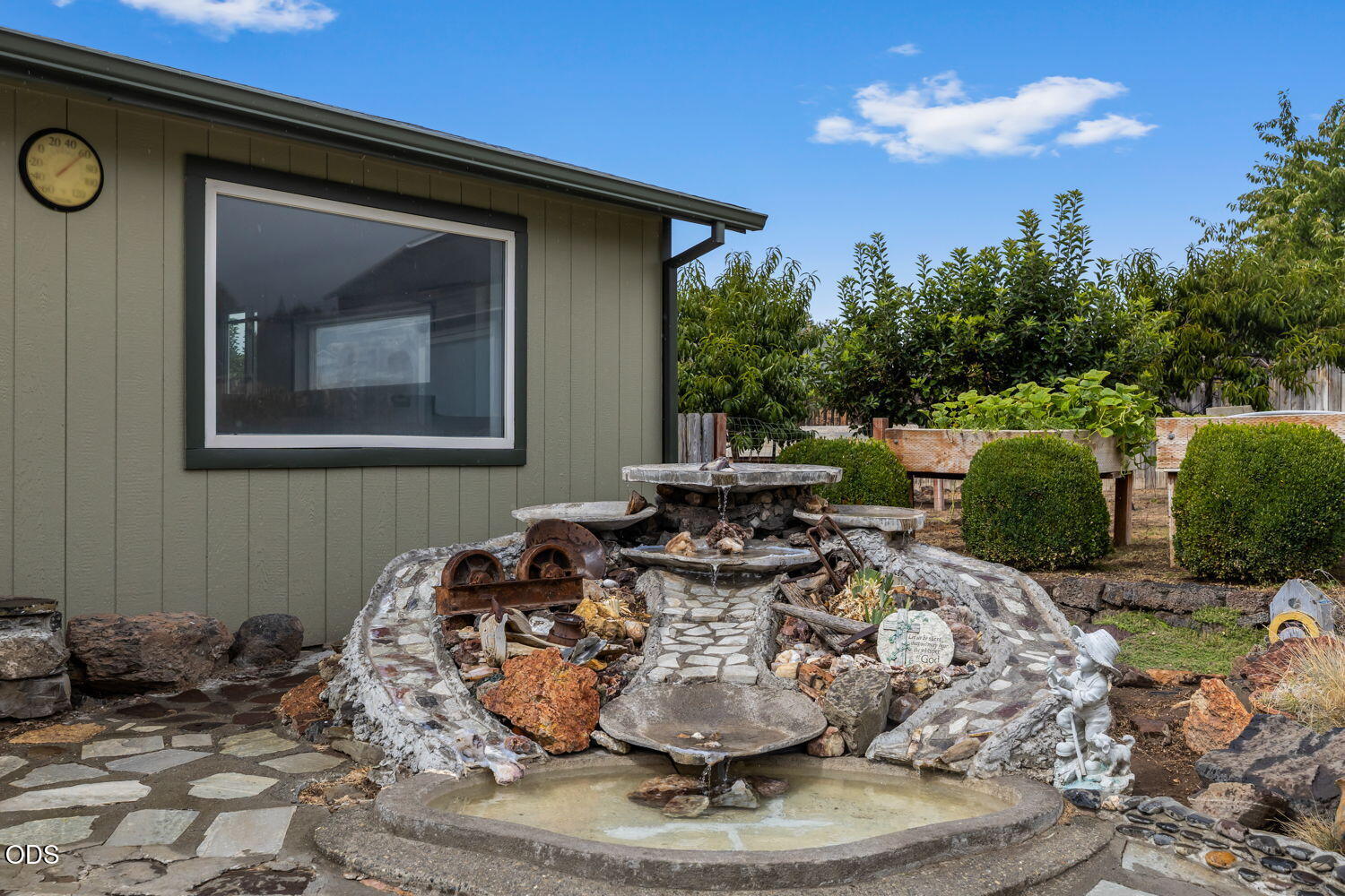 Photo of 1287 NE Mountain Ash Road 23 of 30