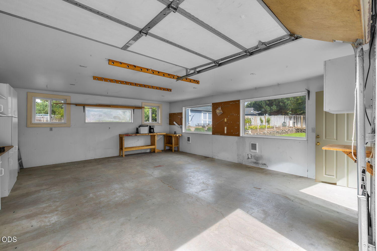 Photo of 1287 NE Mountain Ash Road 24 of 30