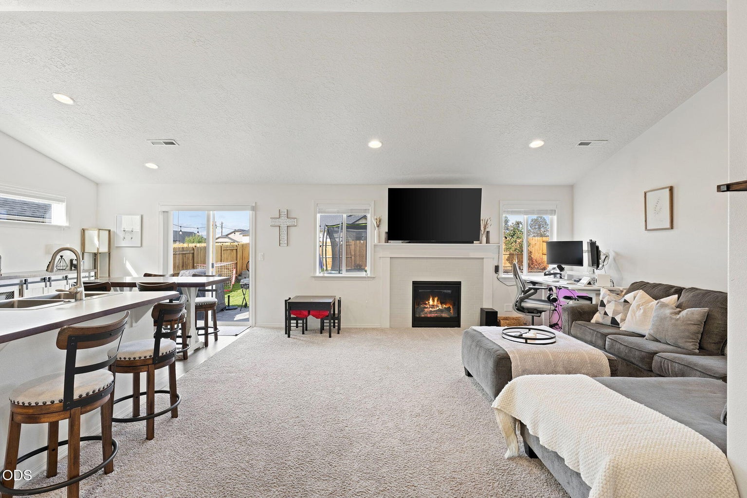 Photo of 3583 NW 9th Street 6 of 33