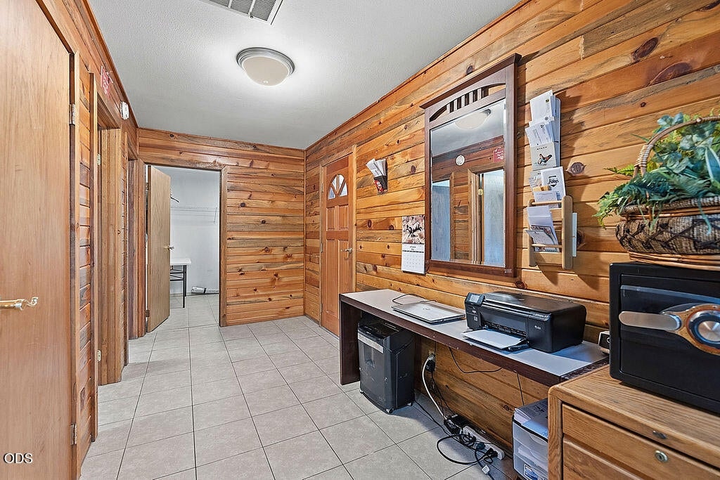 Photo of 969 SW Crestview Road 28 of 42