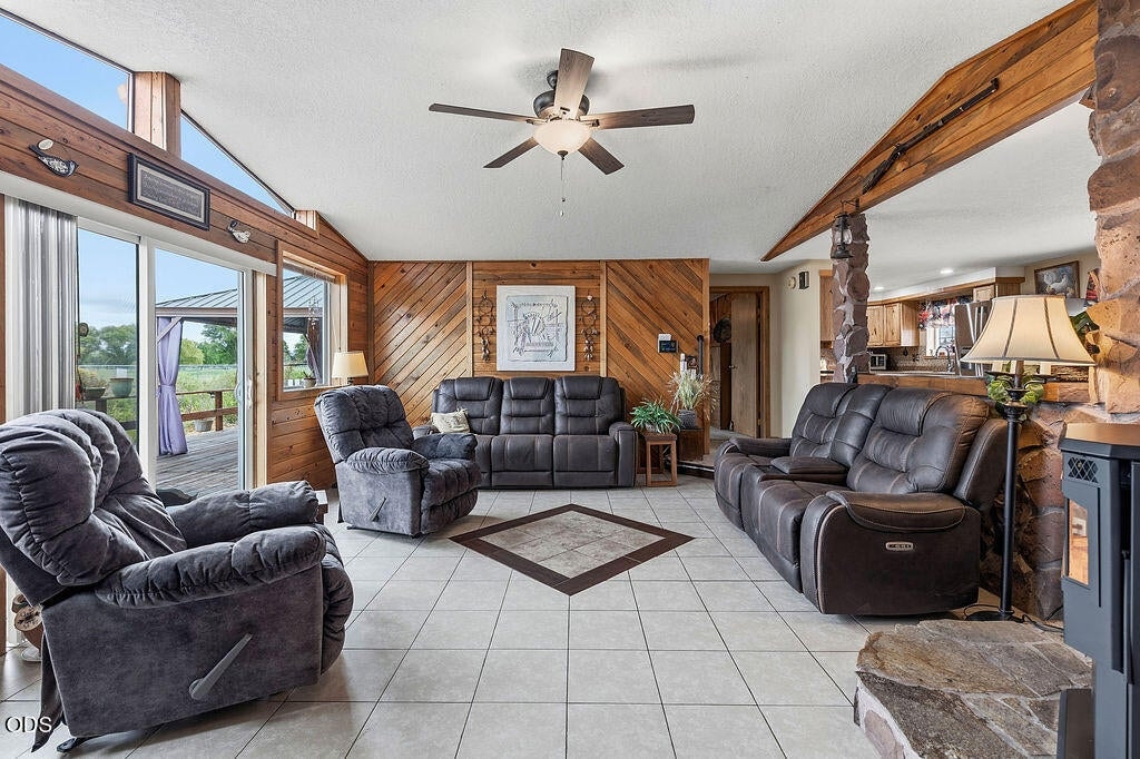 Photo of 969 SW Crestview Road 8 of 42
