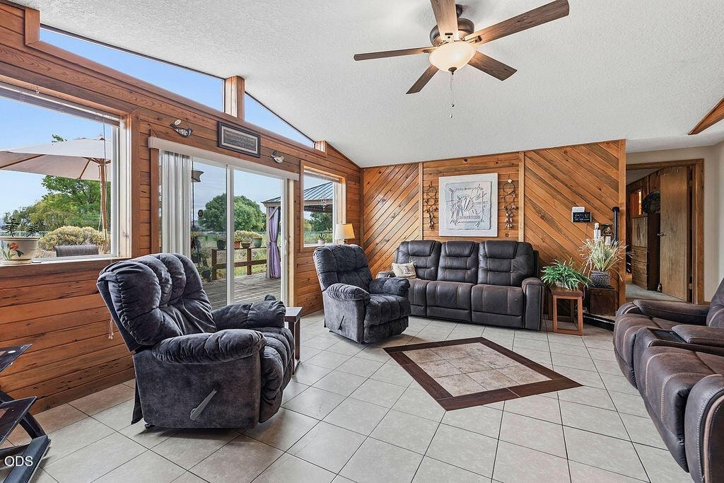 Photo of 969 SW Crestview Road 7 of 42