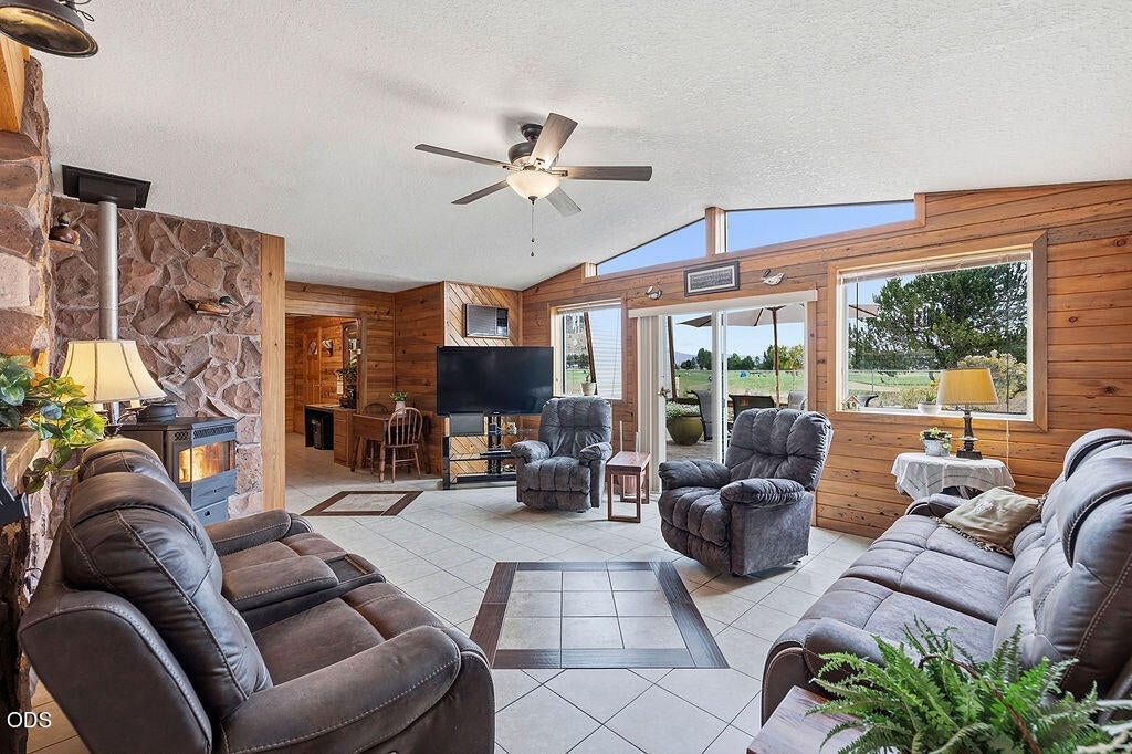 Photo of 969 SW Crestview Road 10 of 42
