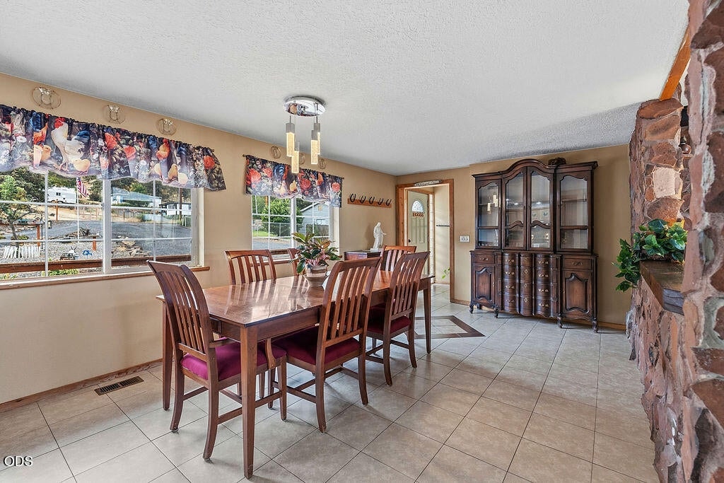 Photo of 969 SW Crestview Road 12 of 42