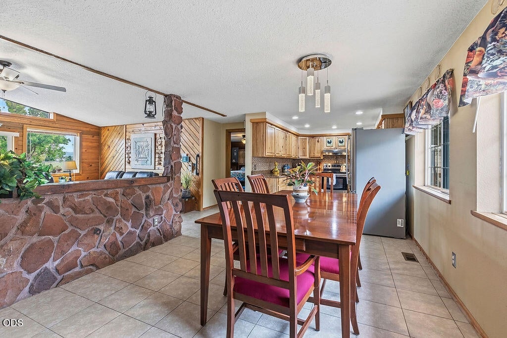Photo of 969 SW Crestview Road 14 of 42