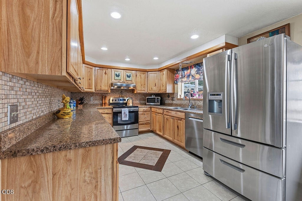 Photo of 969 SW Crestview Road 15 of 42