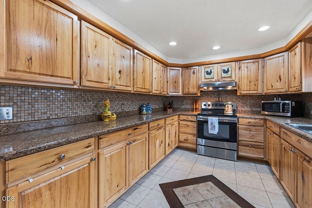 Photo of 969 SW Crestview Road 16 of 42