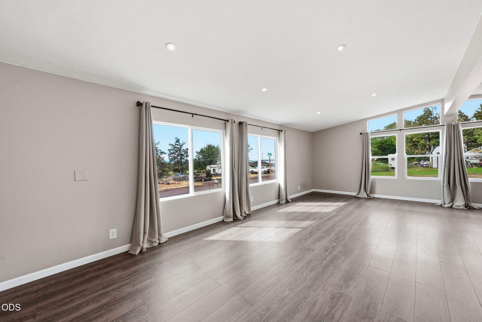 Photo of 1784 NW Central Avenue 18 of 44