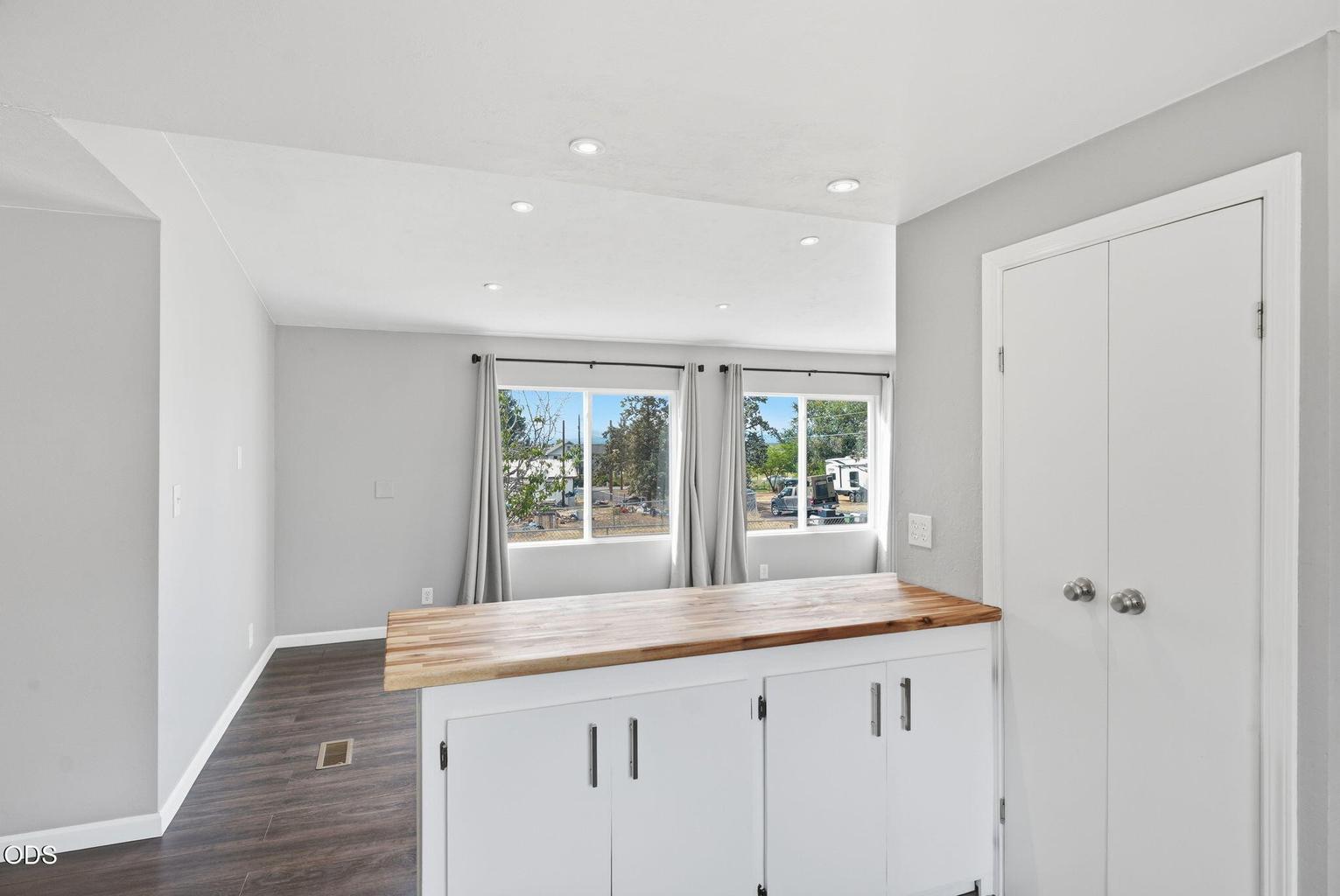 Photo of 1784 NW Central Avenue 23 of 44
