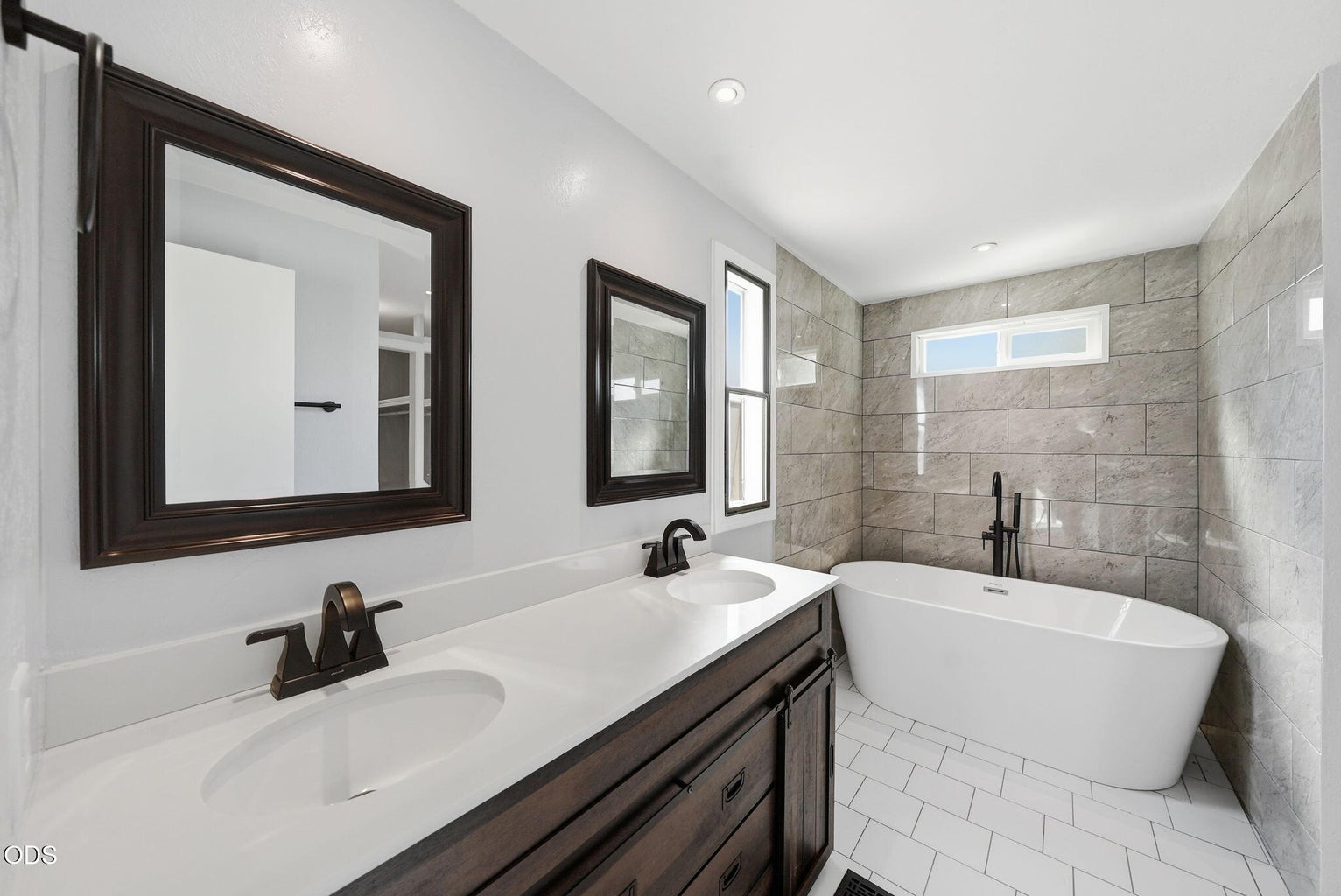 Photo of 1784 NW Central Avenue 39 of 44