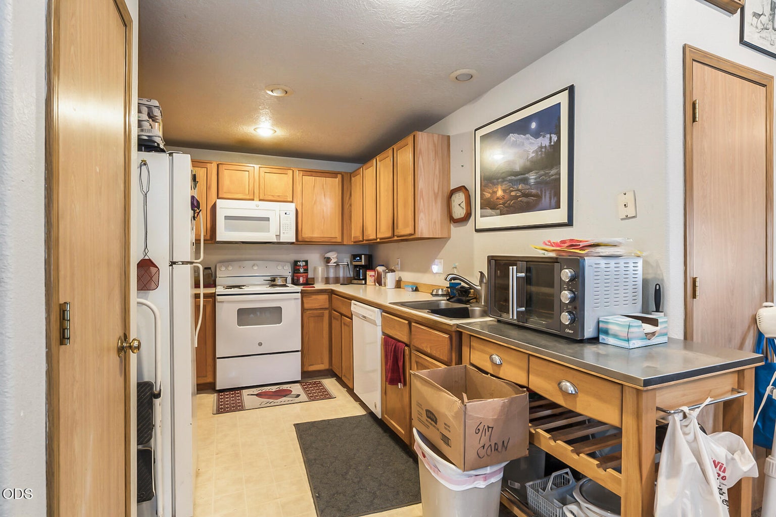 Photo of 2454 SW Wickiup Court 10 of 18
