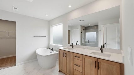 Photo of 21549 SE Etna Place 17 of 29