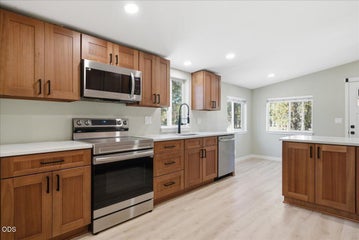 Photo of 16866 Whittier Drive 16 of 46