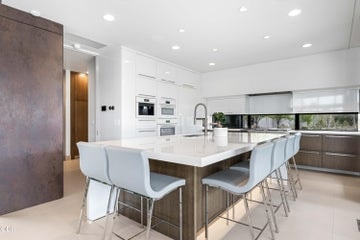 Photo of 61456 Weinhard Court 17 of 68