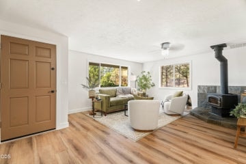 Photo of 1940 SW Forest Ridge Avenue 2 of 52