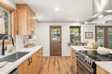 Photo of 1940 SW Forest Ridge Avenue 9 of 52