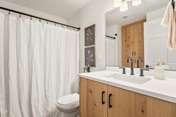 Photo of 1940 SW Forest Ridge Avenue 14 of 52