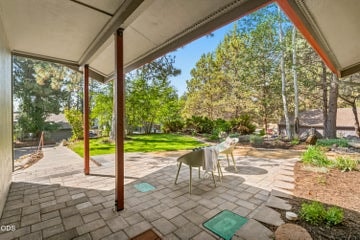 Photo of 1940 SW Forest Ridge Avenue 31 of 52