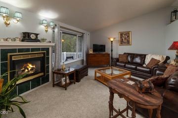 Photo of 1035 NE Wyoming Drive 6 of 27
