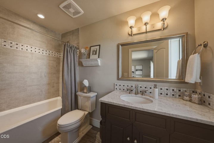 Upstairs Ensuite Guest Room 1 Bath