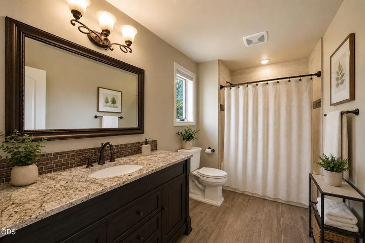 Upstairs Ensuite Guest Room 2 Bath