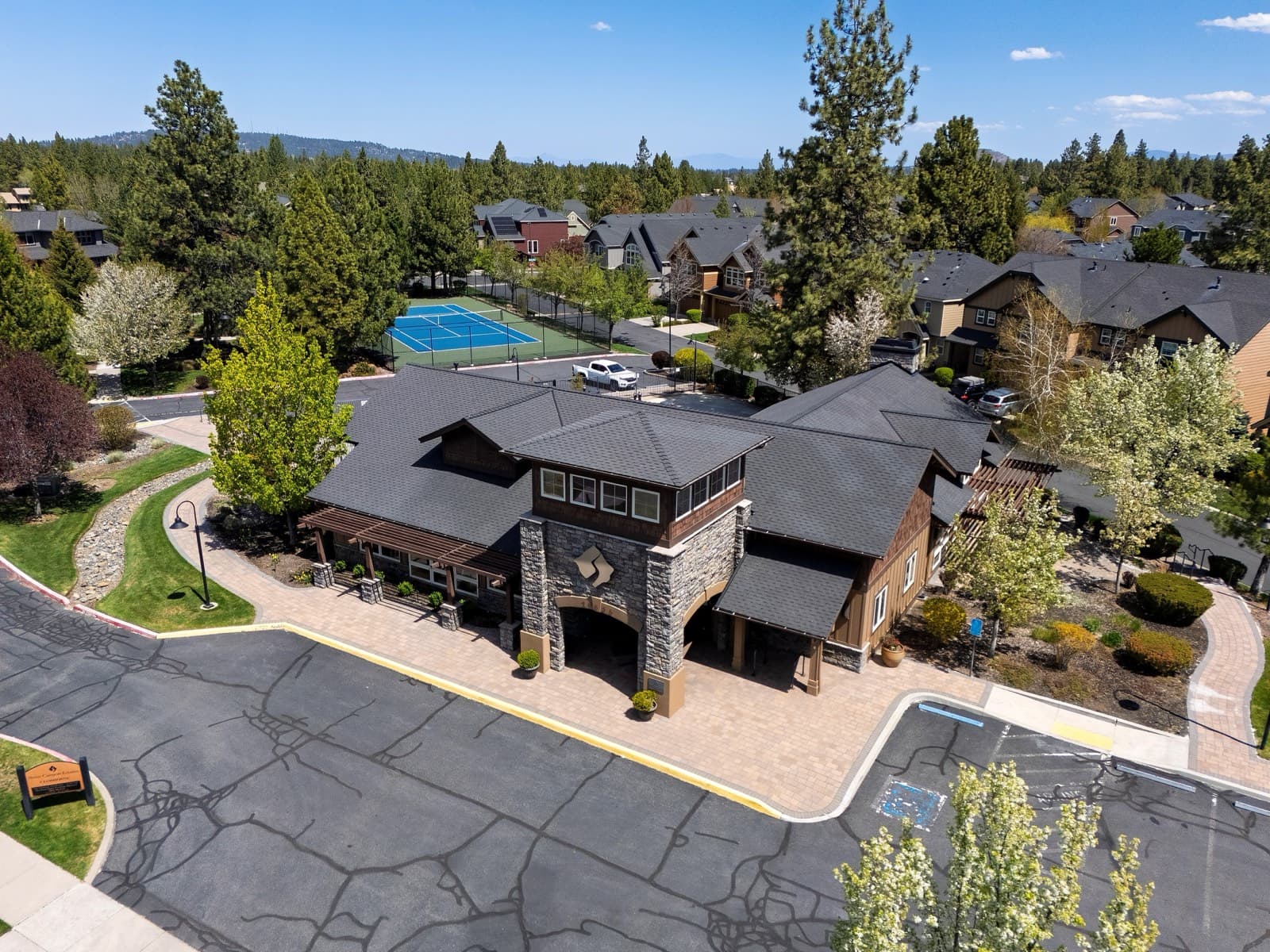What to Know About HOAs in Central Oregon