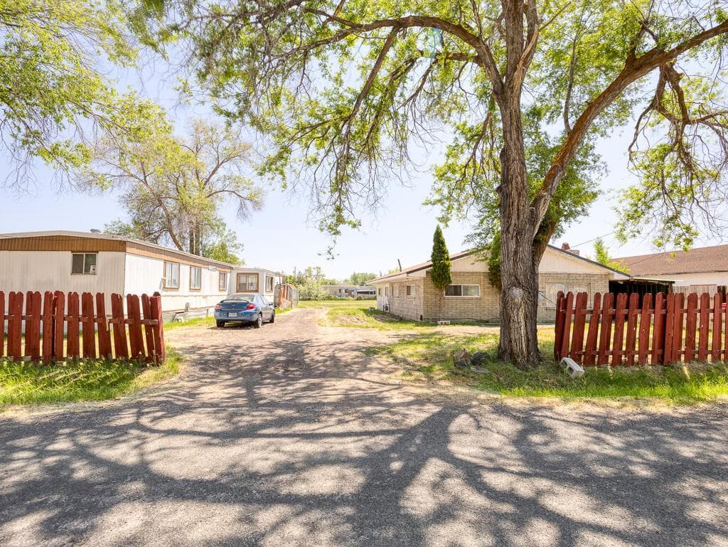 3126 Delaware