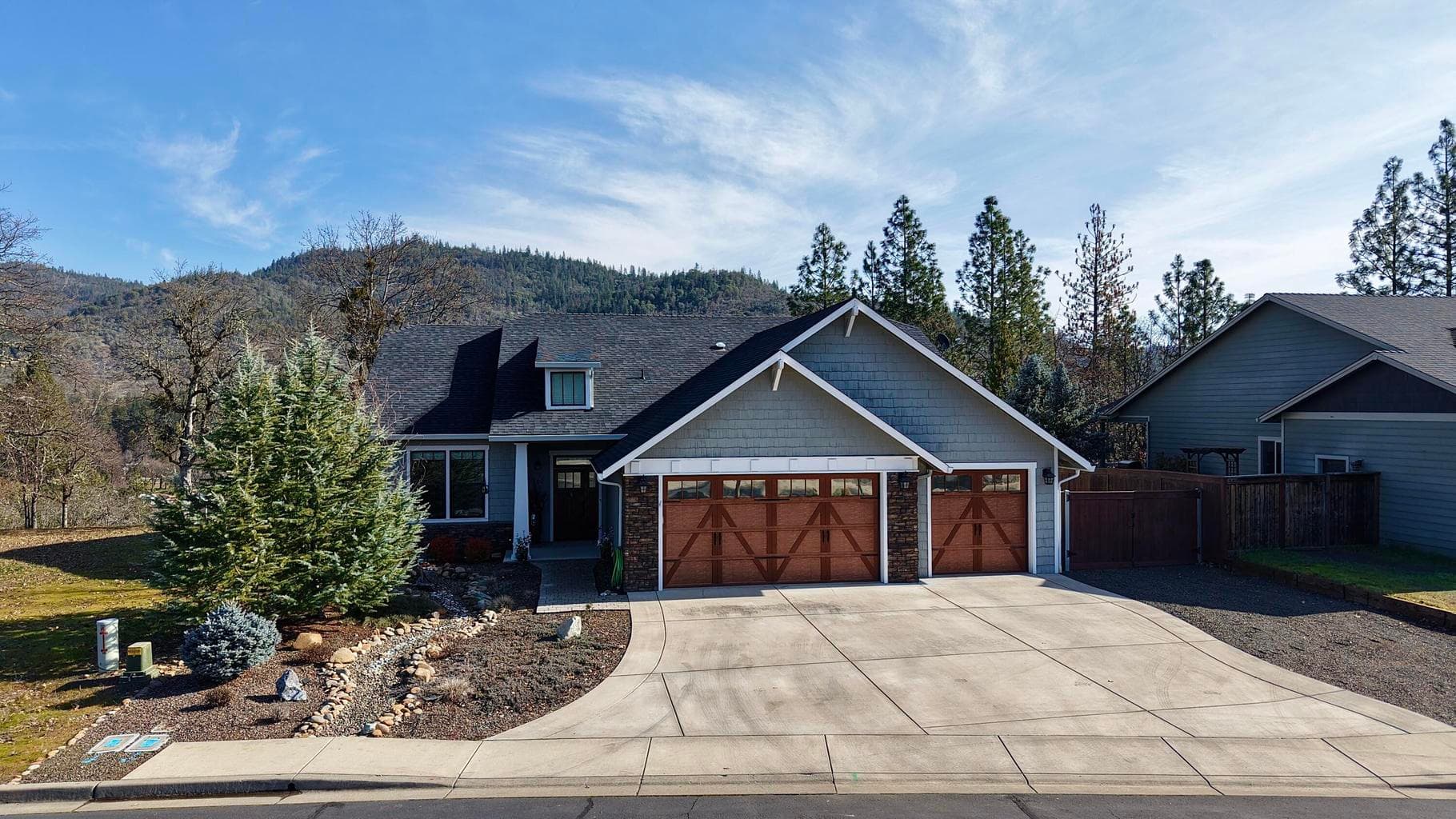 209 White Oak, Shady Cove, 97539