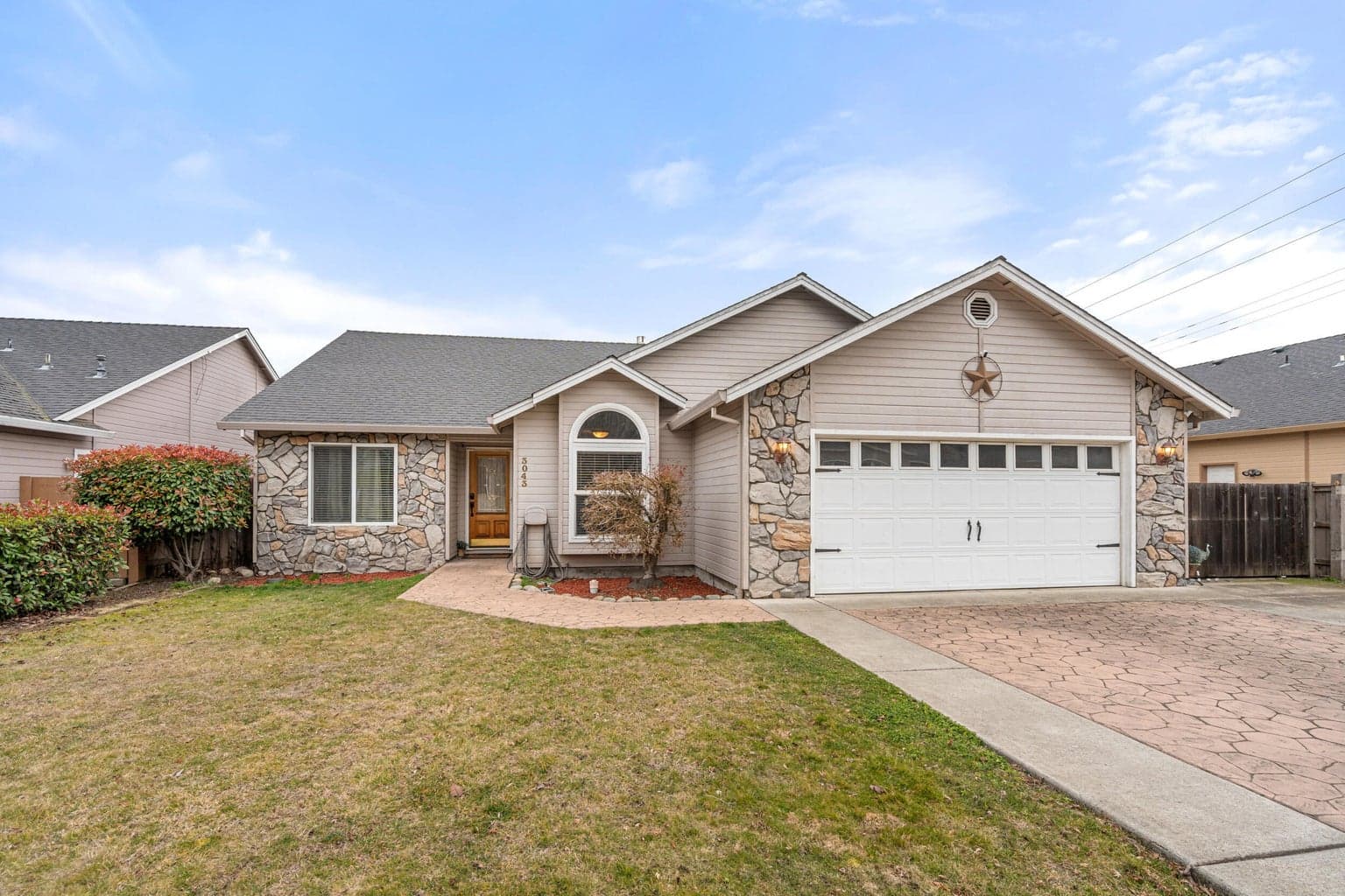 3043 Colonial