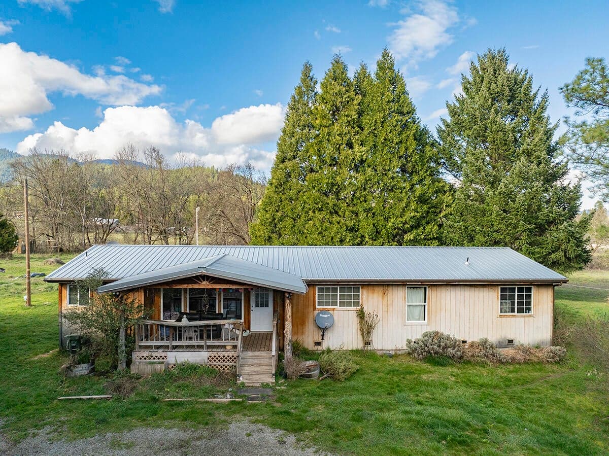 1392 Cedar Flat, Williams, 97544