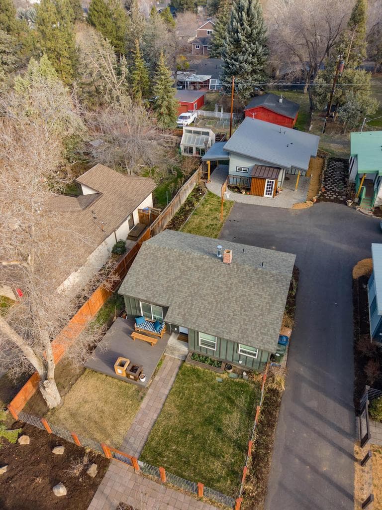 558 Lafayette, Bend, OR, 97701 property photo