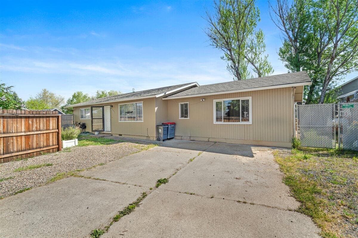 3093 Via Verde