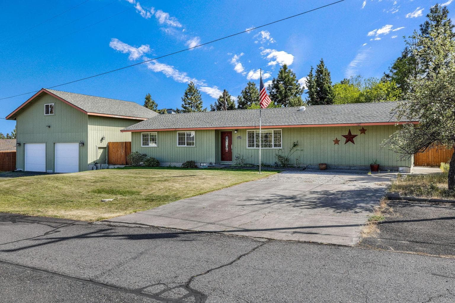20607 Independence, Bend, OR, 97701 property photo