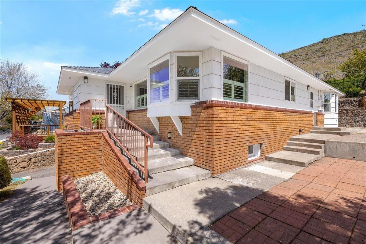 1103 Newcastle