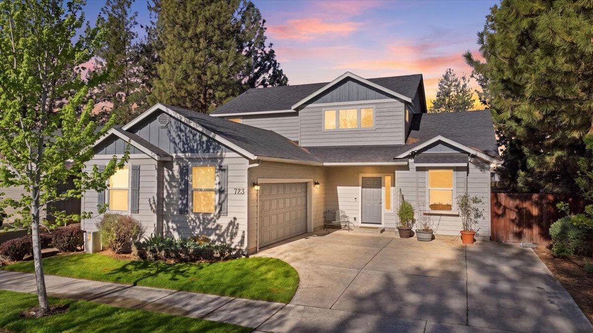 723 Freemont