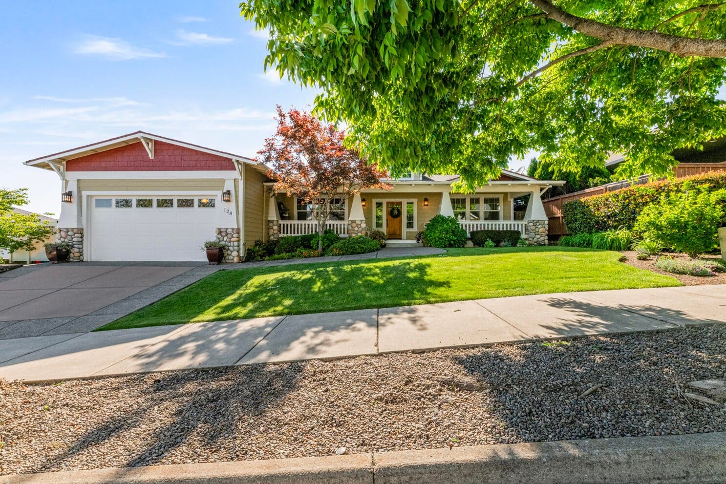 128 Oak Point