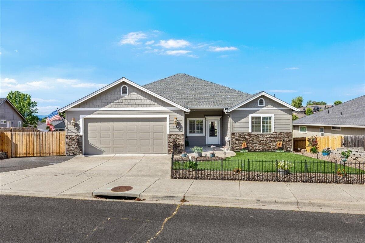 1174 Highlands