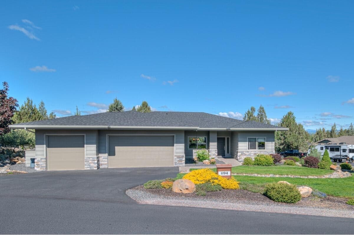 1194 Highland View
