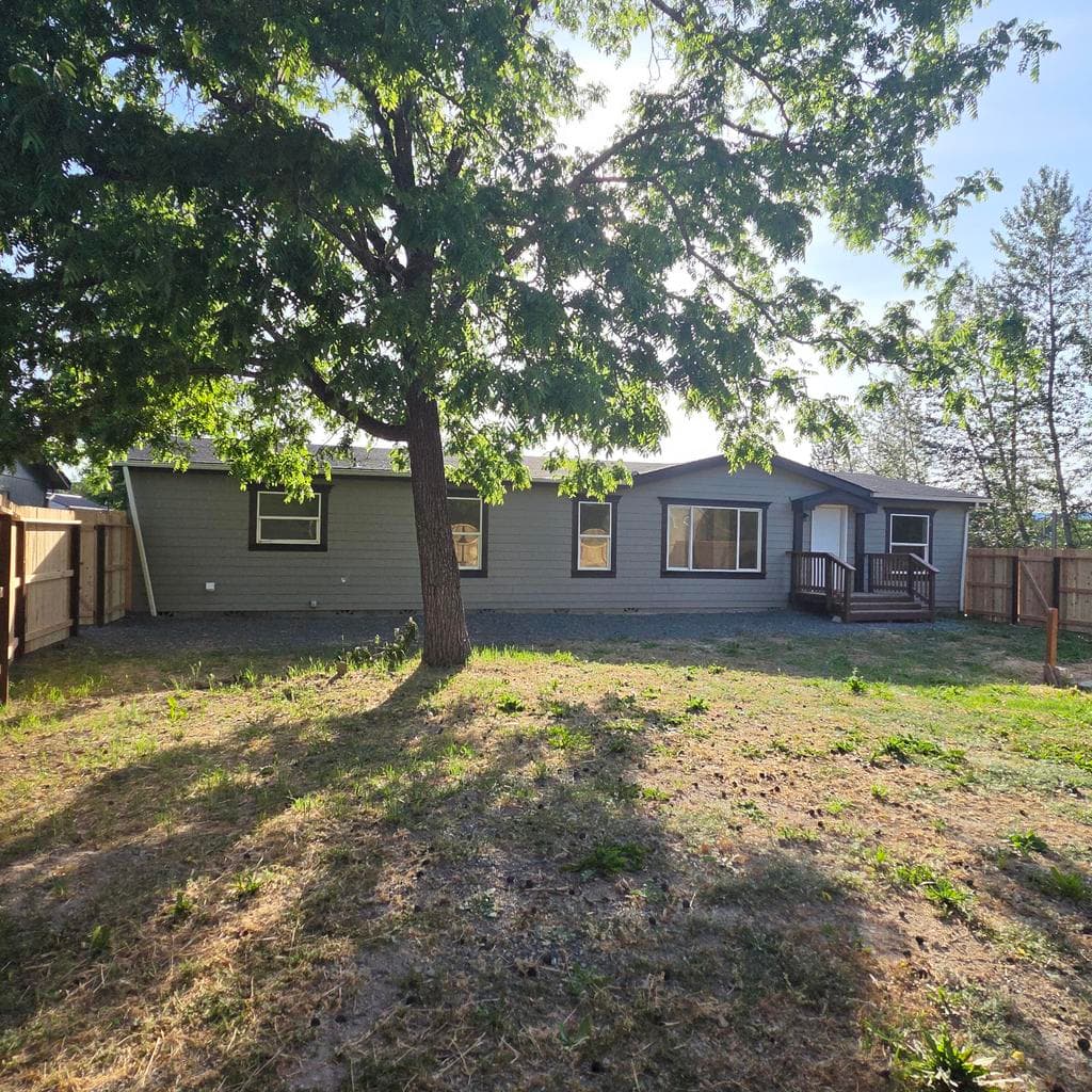 5250 Redwood