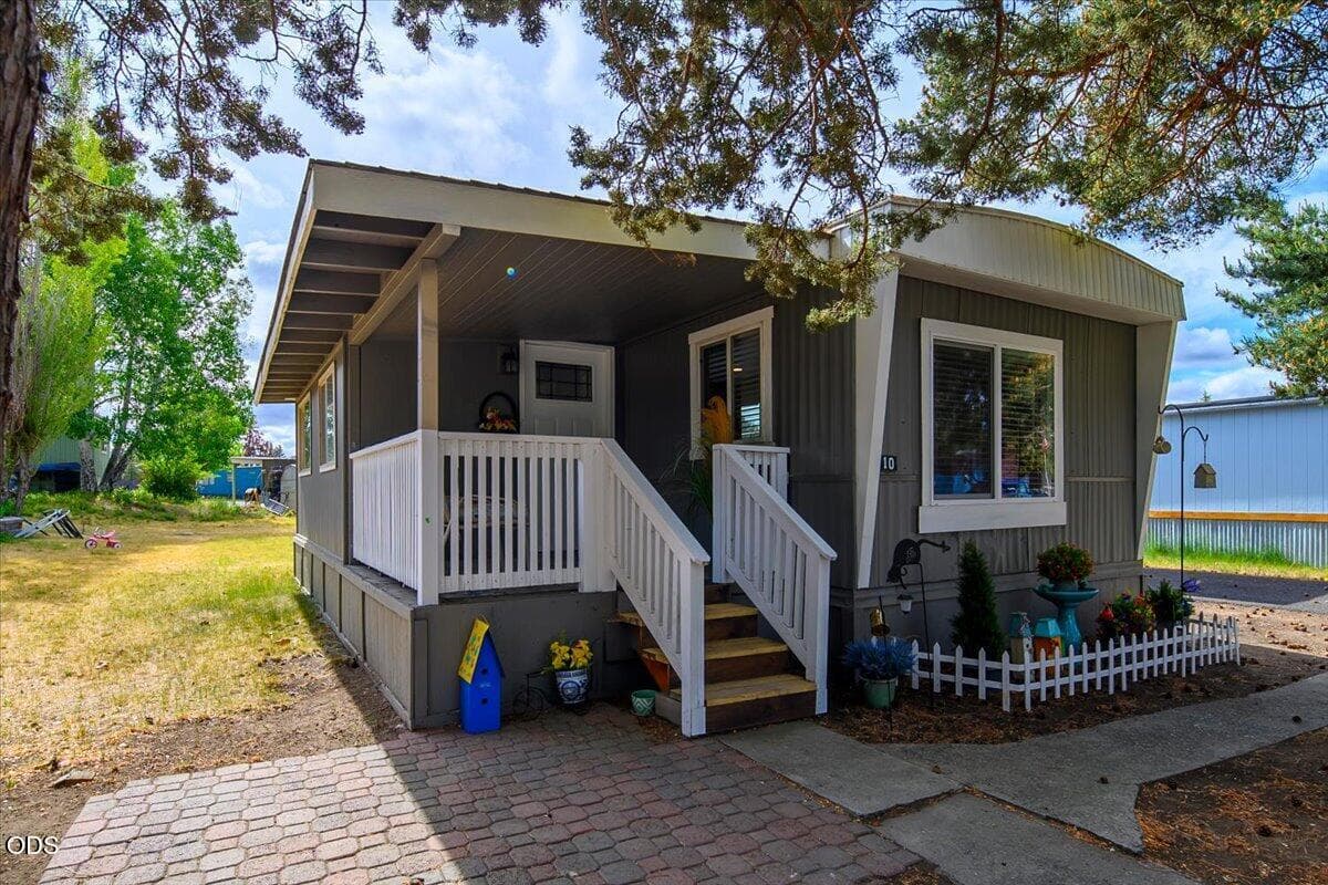 61445 27th, Bend, 97702